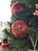 Carica l'immagine nel visualizzatore di Gallery, La palla di Natale di Invasione Creativa